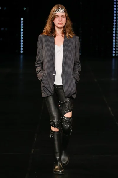 Look 25
